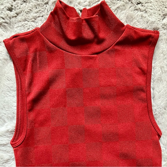 Vintage red sleeveless turtle neck thong bodysuit flattering bodycon style M/L - Picture 4 of 4